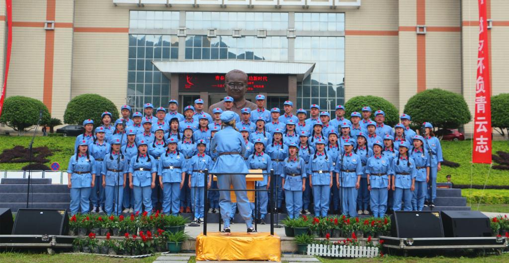 (图为 我们“法管之声”合唱团演唱 曾凯鸿 摄)
